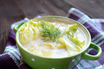 Lettuce soup with potatoes