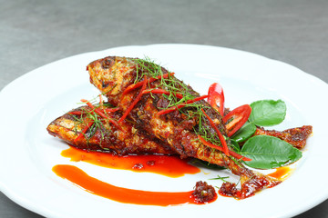 fried fish with chilli sauce