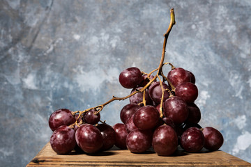 bunch of red grapes
