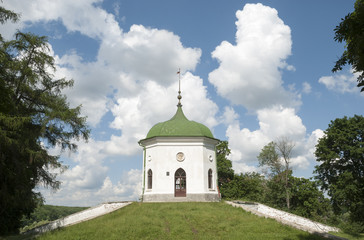 Fototapeta na wymiar Pavilion in the park Kachanivka. Chernihiv region. Ukraine