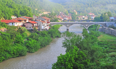 Fototapeta na wymiar River in Veliko Tarnovo