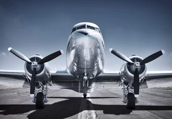 Foto op Canvas vliegtuig op een landingsbaan © frank peters