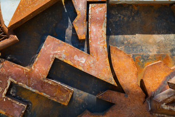 Rusty metal sheet with geometrical figures