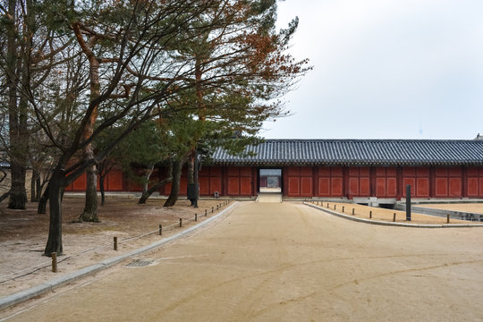 Exit door of Changgyeong palace2