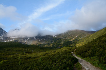 Fototapeta premium Trail, peaks and clouds in Gasienicowa valley