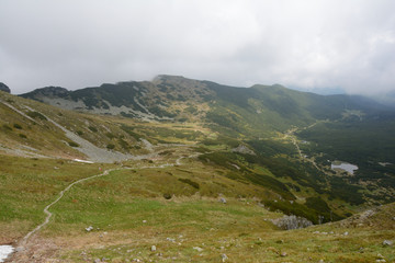 Fototapeta na wymiar Trail, peaks and clouds in Gasienicowa valley