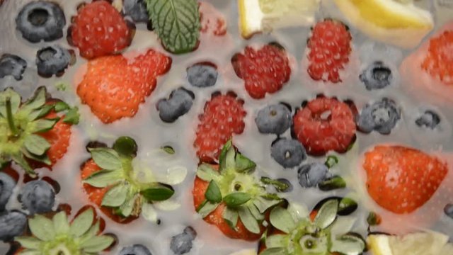 ఫ్రూట్ సలాడ్ Մրգային աղցան Vaisių salotos Maced&ograve;nia de fruita סלט פירות Fruit salad Macedonia di frutta Frugtsalat Capdefruita Obstsalat سالاد میوه Fruchtsalat Salade de fruits Frutti di bosco