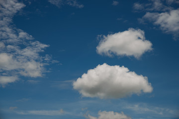 Obraz premium Blue sky and white clouds