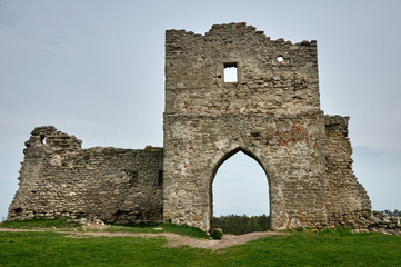 Fototapeta na wymiar entrance arch ruins in Kremenets town .Ternopil region, Ukraine