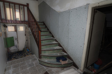 holztreppe in haus