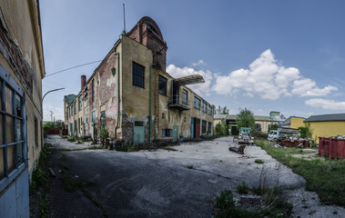 alte fabrik mit turm panorama