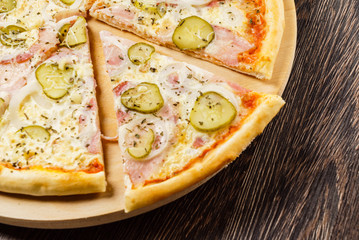 pizza on teh wood background