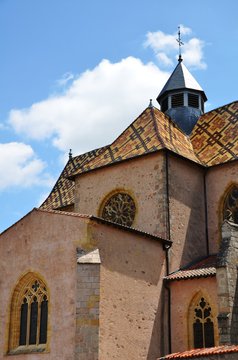 Les verri&egrave;res et tuiles verniss&eacute;es du prieur&eacute; d'Ambierle