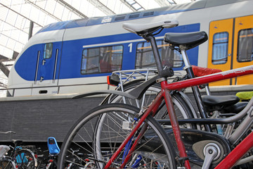 fahrräder, bahnhof, rotterdam, niederlande 