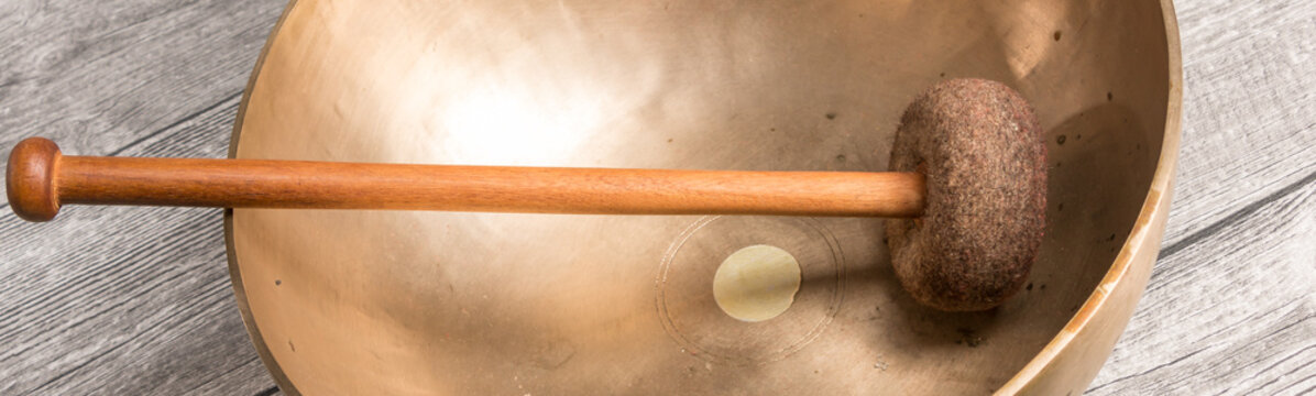 Banner einer Klangschale