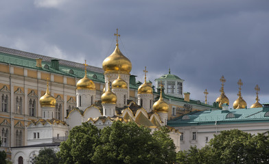 Fototapeta na wymiar Russia, Moscow, view on Kremlin on against dramatic cloudy sky.
