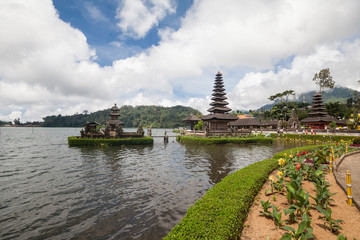 Holiday in Bali, Indonesia - Ulundanu Temple and Lake Beratan