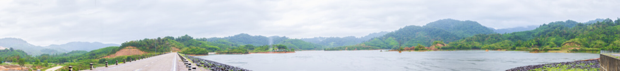 Fototapeta na wymiar Panorama of dam and mountain