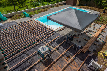 construction terrasse autour d'une piscine