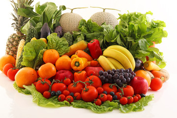 Obraz na płótnie Canvas 美味しそうな野菜と果物