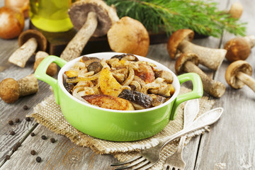 Fried potatoes with mushrooms