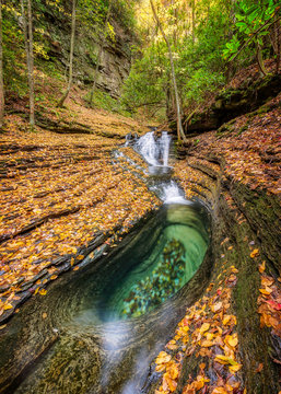 Devils bathtub, autumn foliage, viginia
