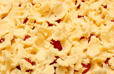 Raw yeast cake with strawberries
