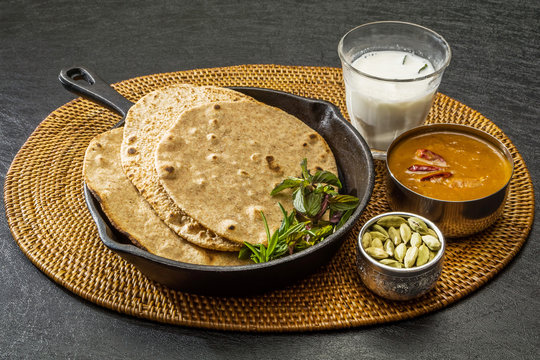 チャパティとカレー　 chapati and curry