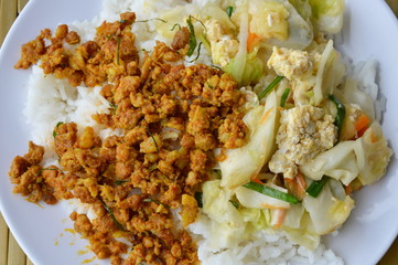 spicy minced pork yellow curry paste and stir fried cabbage with egg on rice