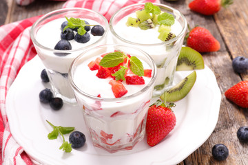 yogurt with fruit