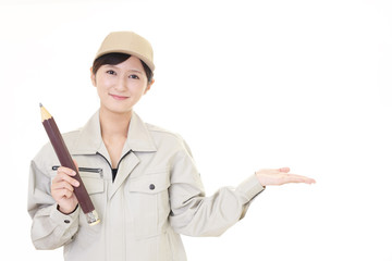 笑顔の女性作業員