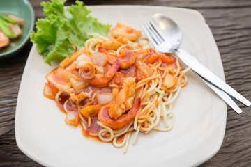 Seafood spaghetti With tomato sauce