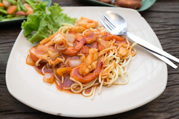 Seafood spaghetti With tomato sauce