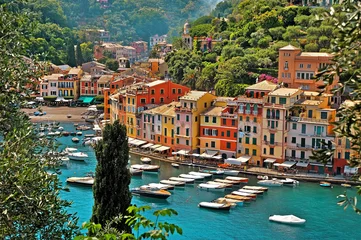 Keuken foto achterwand Liguria Portofino met boten en jacht in kleine baaihaven. Ligurië, Italië
