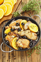 Chicken with oranges and olives