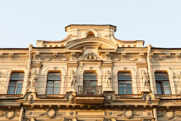 Obraz premium Beautiful facade of a house in the neoclassical style.