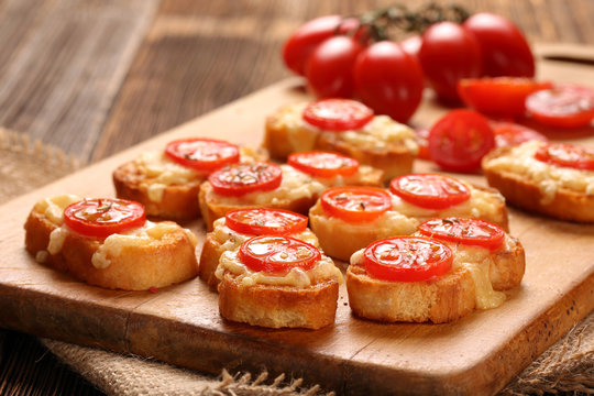 Grilled Toast With Cheese And Tomatoes