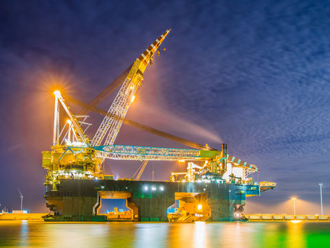 Huge Pipelay Crane Vessel