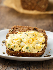 Eiersalat auf Brot - Egg salad and bread
