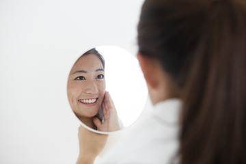 Women are laughing looking in the mirror