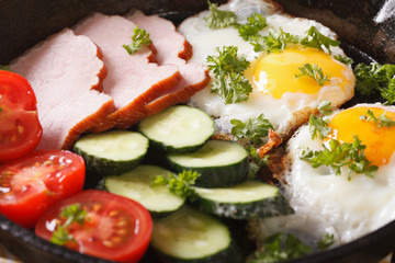 Healthy breakfast: fried eggs with ham and vegetables macro. horizontal
