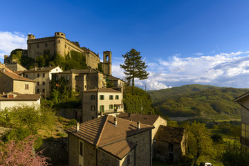 Fototapeta na wymiar The village Bardi and its castle, Emilia-Romagna, Italy