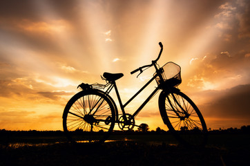 Fototapeta na wymiar Silhouette bike