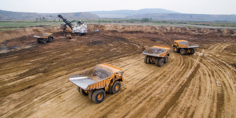 excalator loading big truck