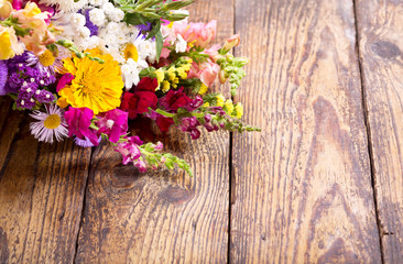Fototapeta na wymiar bouquet of summer flowers