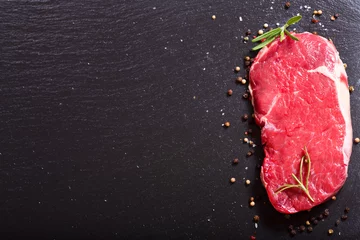 Crédence de cuisine en verre imprimé Viande fresh meat with rosemary