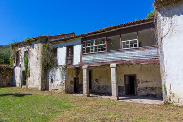 Fototapeta na wymiar Abandoned village (San Antolin Bedon) Spain