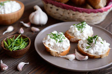 Cottage cheese with whole wheat rolls for breakfast