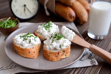 Cottage cheese with whole wheat rolls for breakfast