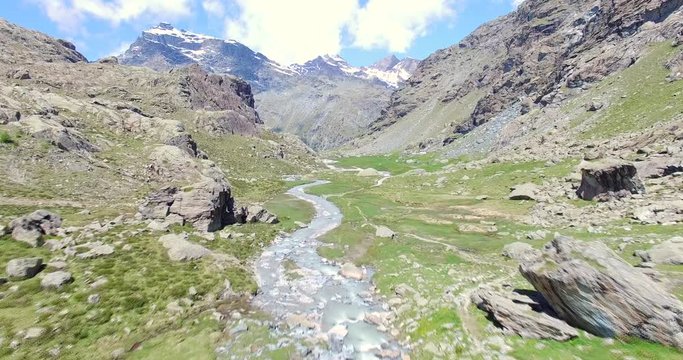 Aerial 4k - Valmalenco (IT) - sorvolo della Val Poschiavina
